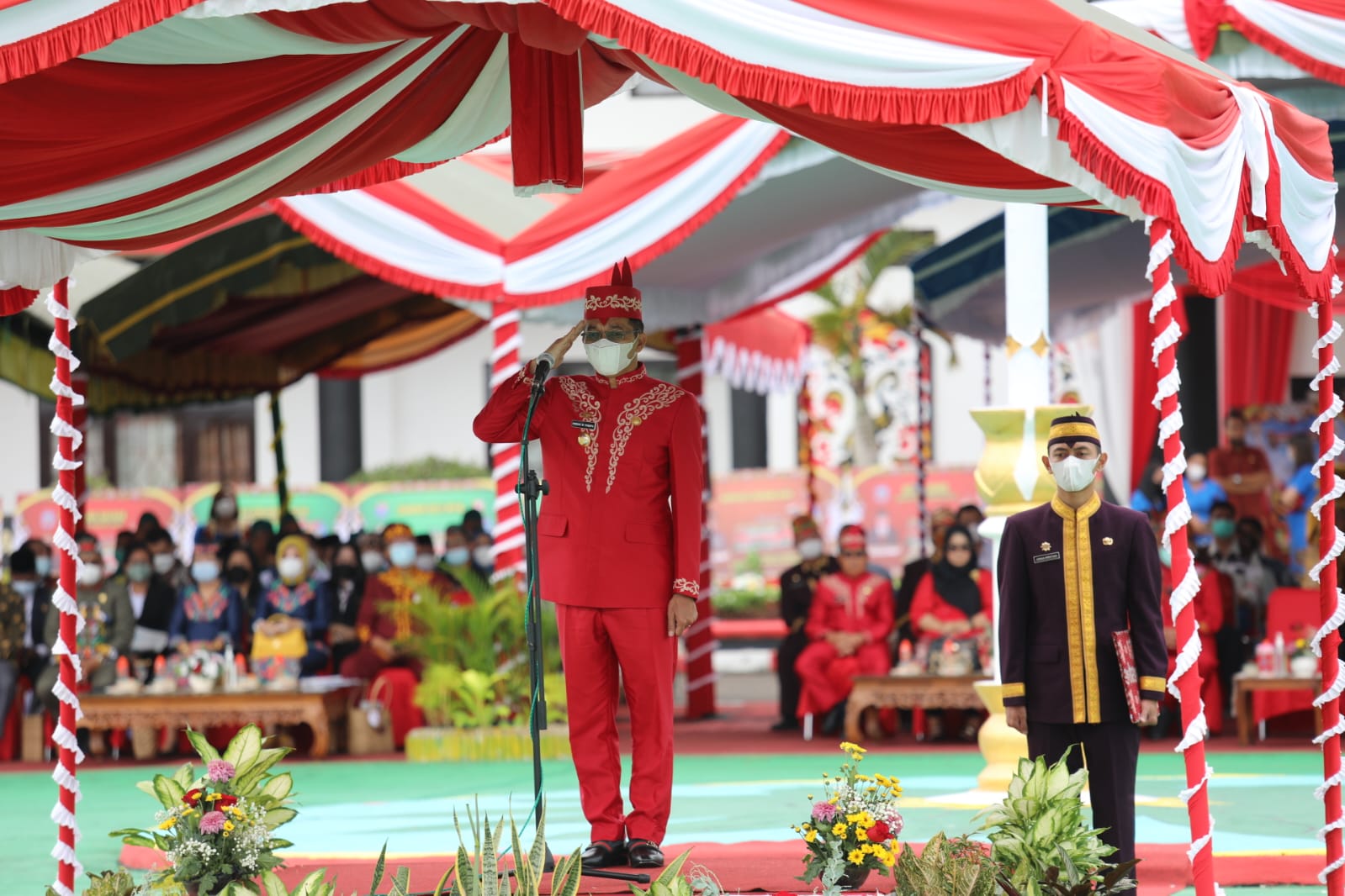 Kepala Bappedalitbang Prov. Kalteng mendampingi Sekda Kalteng Menghadiri Upacara Peringatan Hari Jadi Kab. Murung Raya ke-20