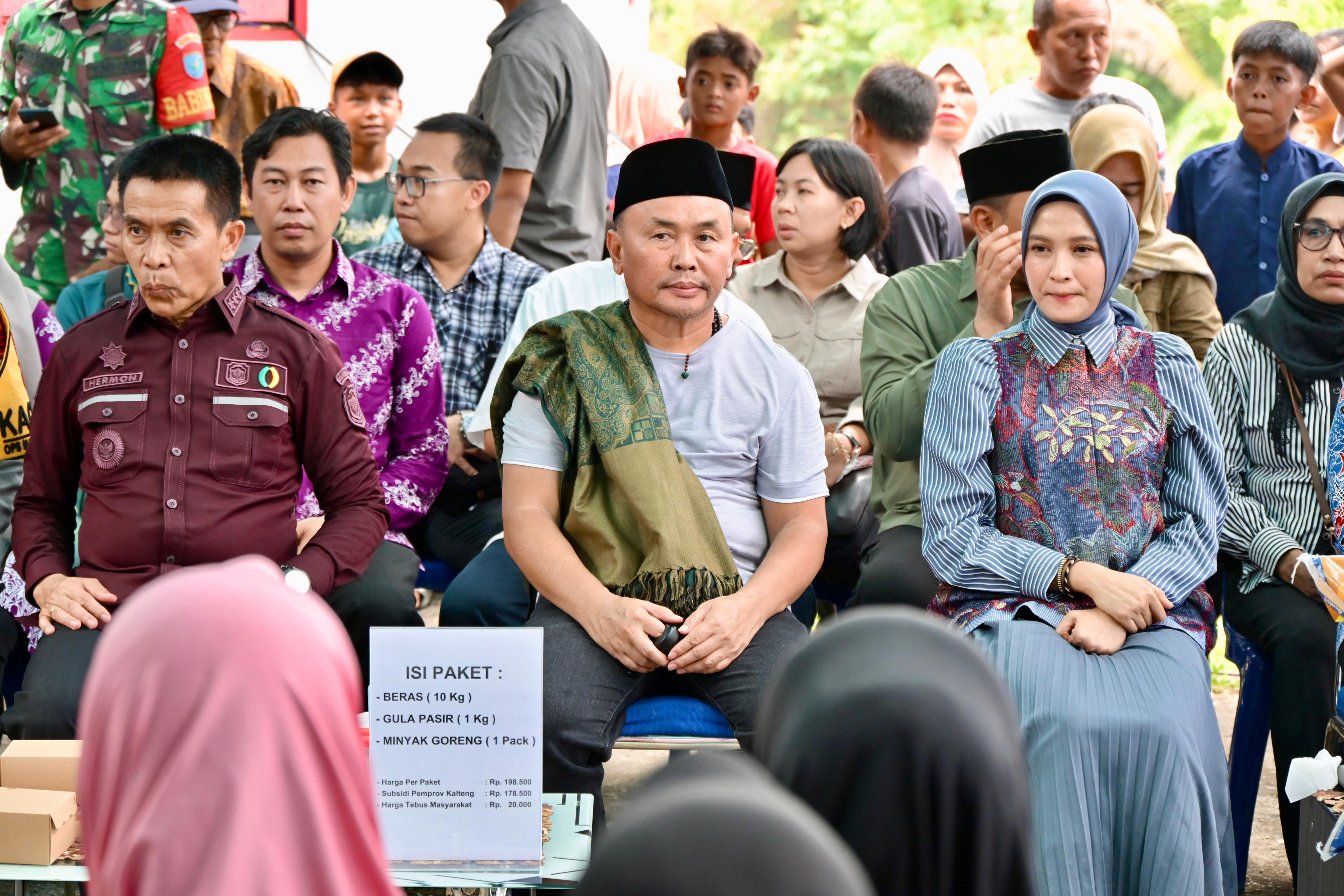 Gubernur Sugianto Sabran Buka Pasar Murah di Desa Muara Laung